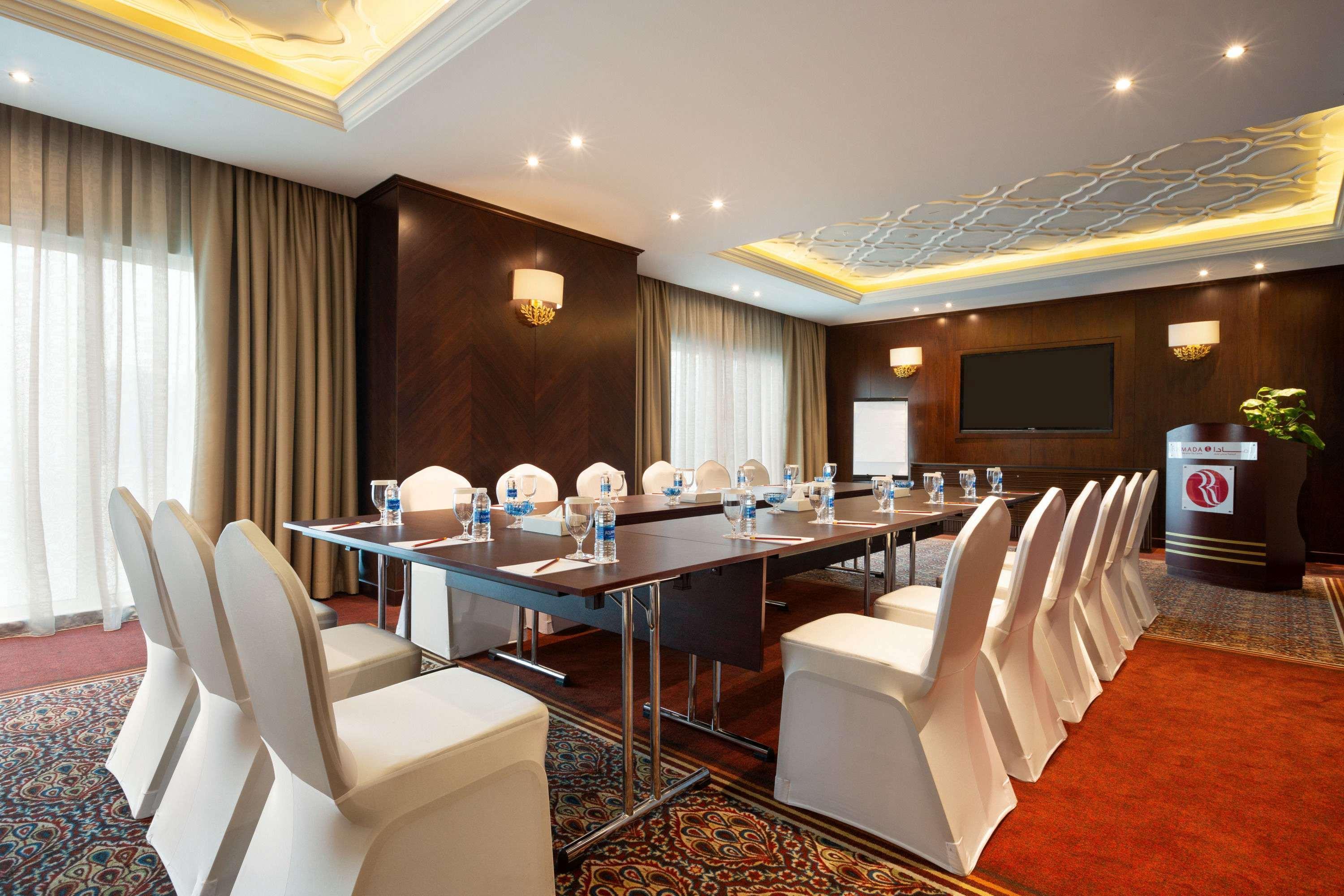 Ramada By Wyndham Manama City Centre Εξωτερικό φωτογραφία